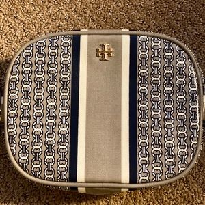 Tory Burch Gemini Link Cosmetic Bag in French Gray